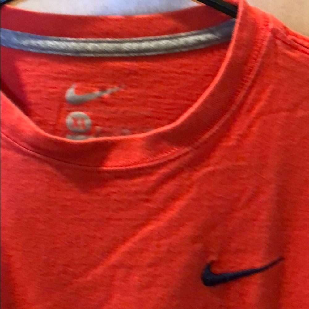 Nike T-shirt - Picture 2 of 2